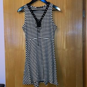 French atmosphere | black and white Striped short dress v neck | size M